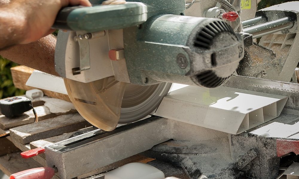 Circular Saw cutting pvc