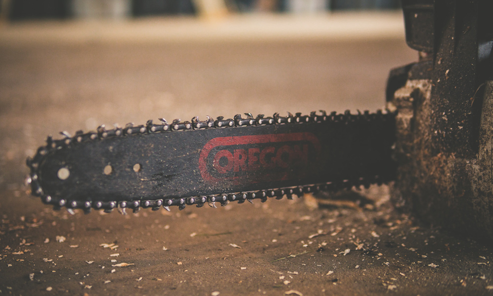 Close-up of a chainsaw chain on a chainsaw