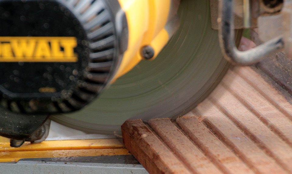 A track saw disc cutting wood