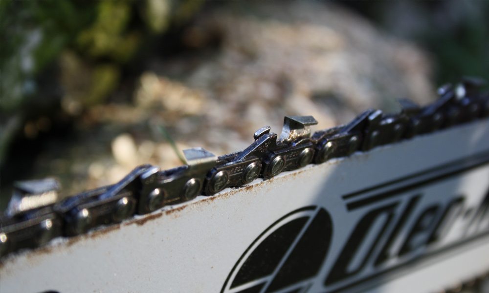 Close up of a chainsaw chain